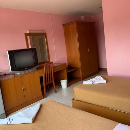 Pat Place Aparthotel Chiang Mai Exterior photo